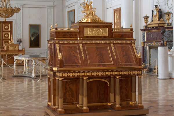 Restoration of David Roentgen’s Apollo Bureau